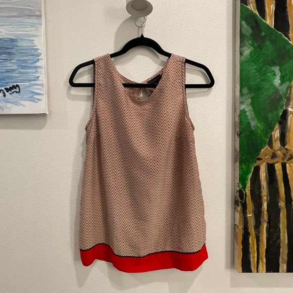 Willi Smith Tops - Chevron Patterned Sleeveless Top with Red Trim